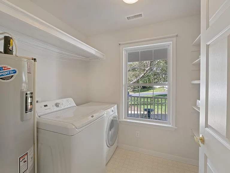 1081 Wintergreen Ln — Photo 27