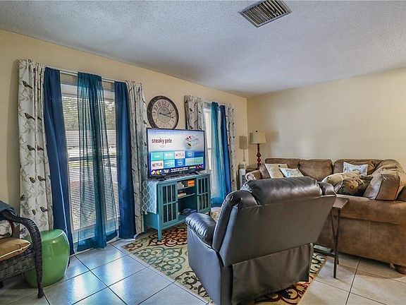 3rd image of 614 Villa Cir #537