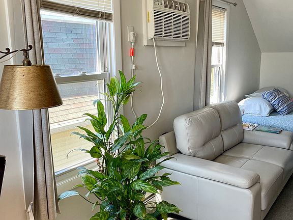 Living/sleeping space
