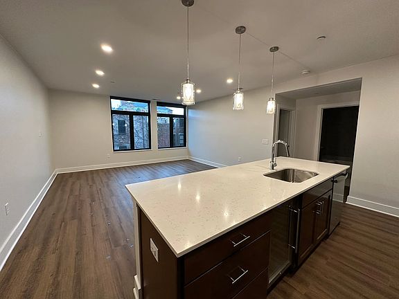 5th image of 1531 Pleasant St Unit 302