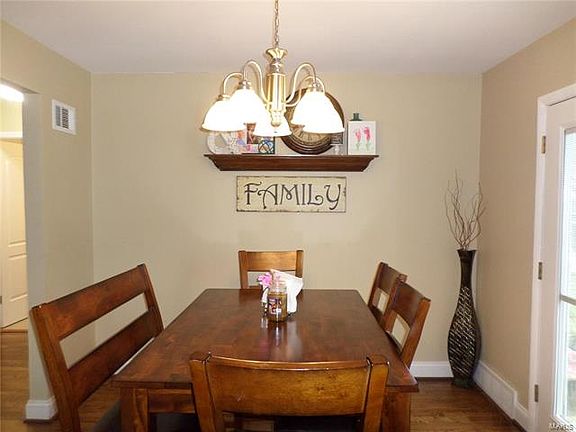 5th image of 10919 Three Court Dr