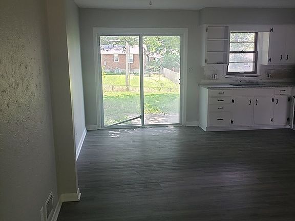 5th image of 15005 E 42nd Ter S