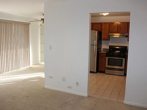 3rd image of 660 Cross Creek Dr W #B1