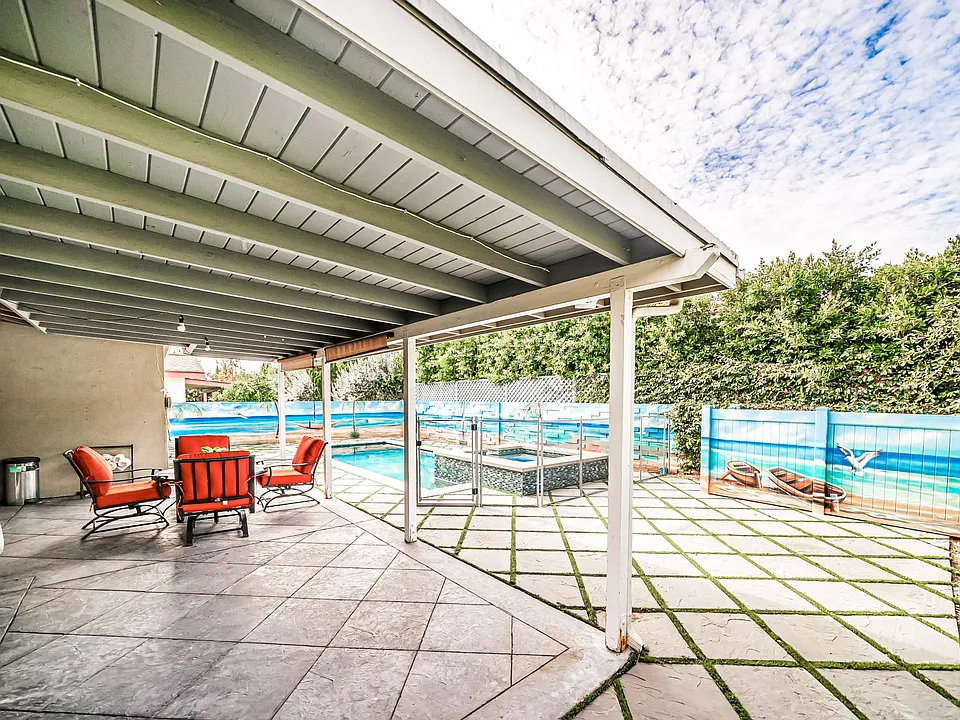 5751 Corteen Pl