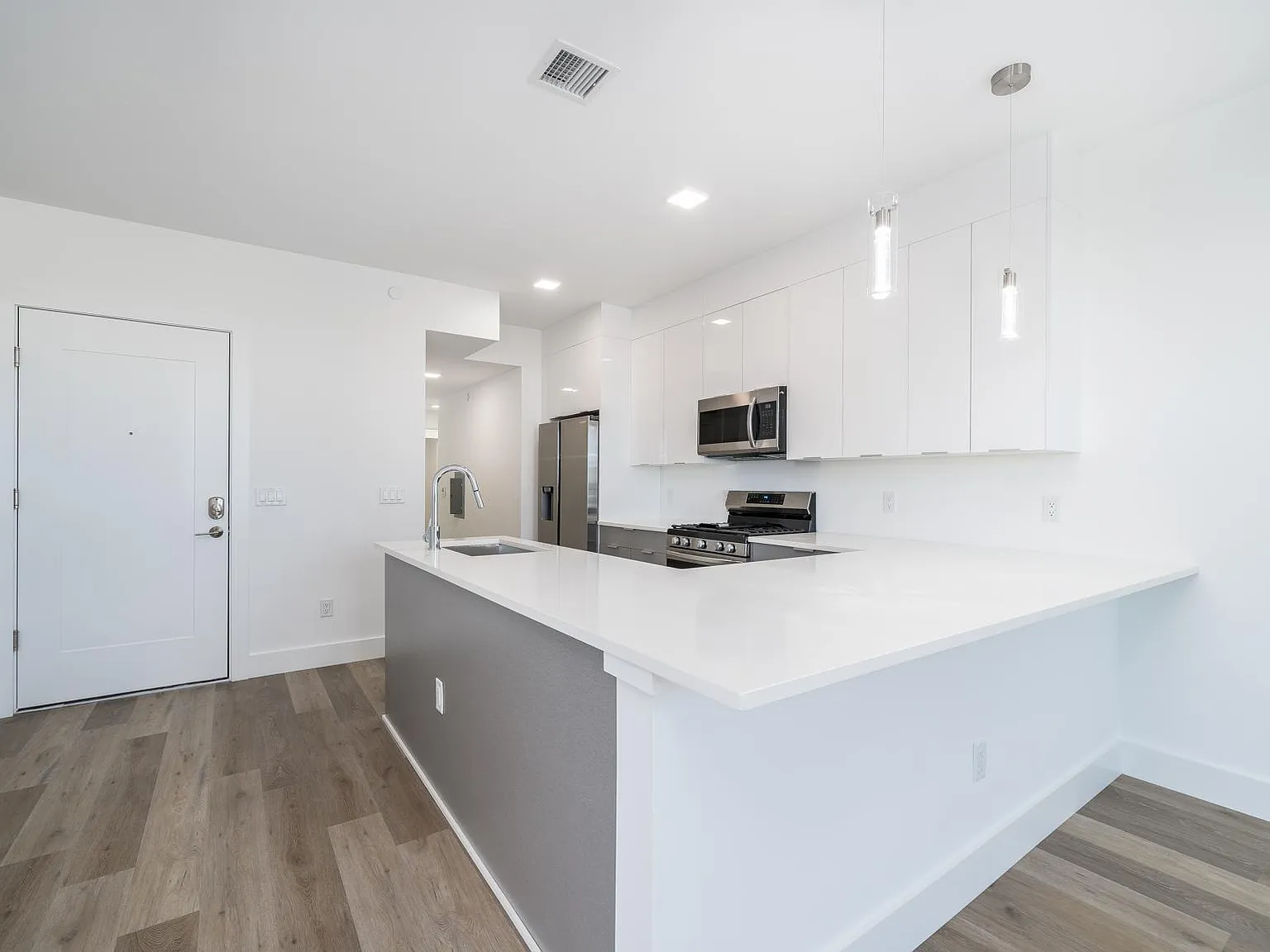 1 bed, 619 sqft, $2,500 — Photo 3