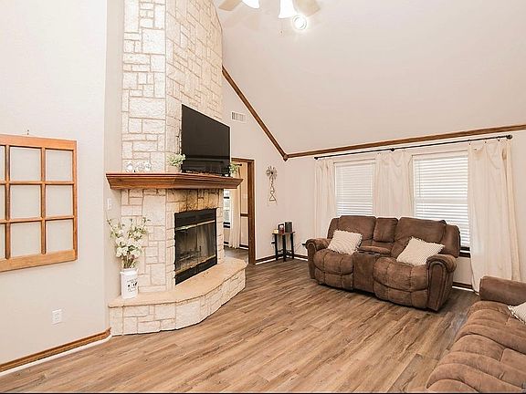 3rd image of 18165 Fm 2208