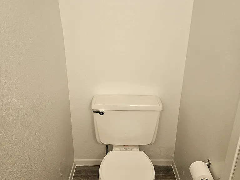 872 Russell St — Photo 11