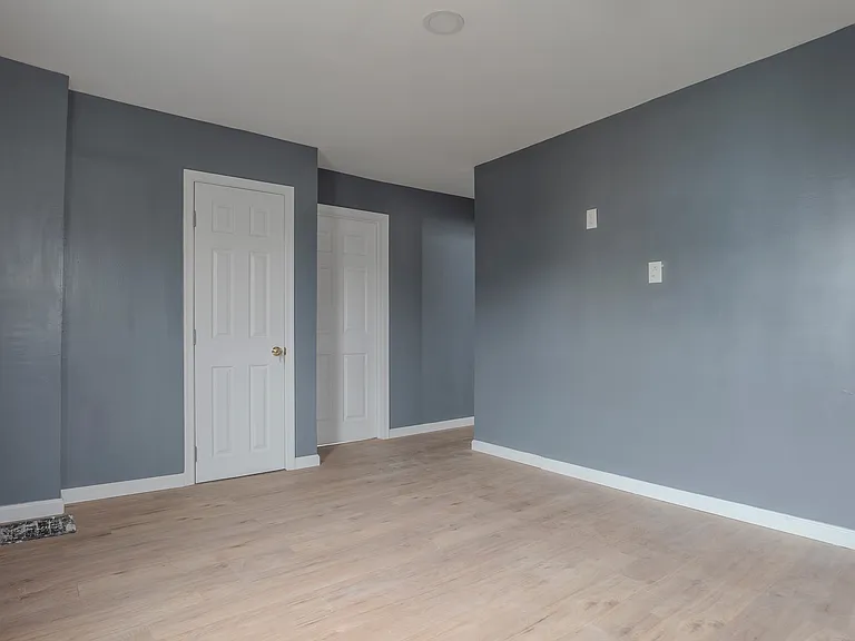 662 Salem Ave — Photo 5