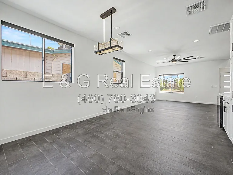 2312 E Curnow Dr — Photo 10