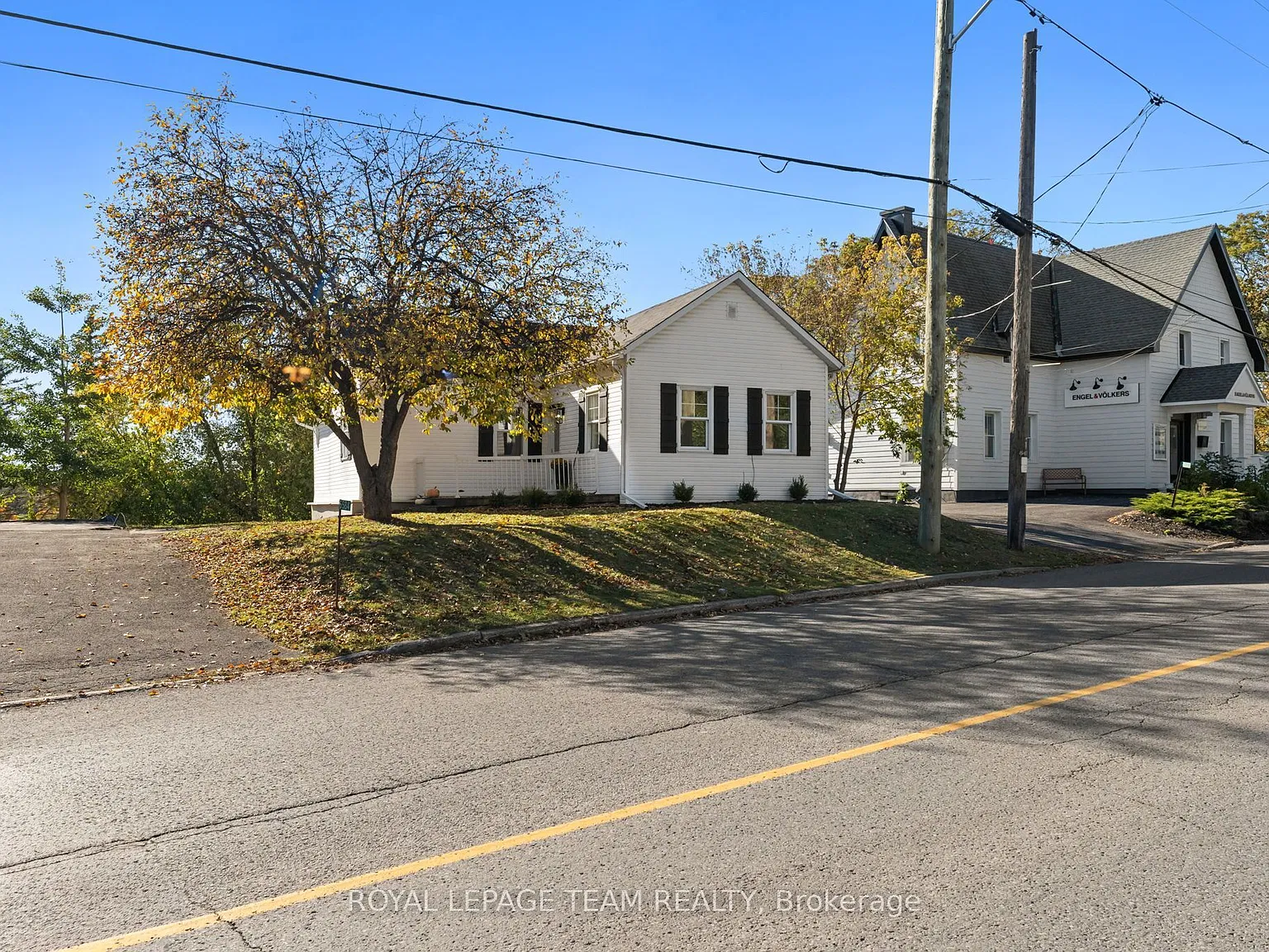 2 bed, $3,050 — Photo 1