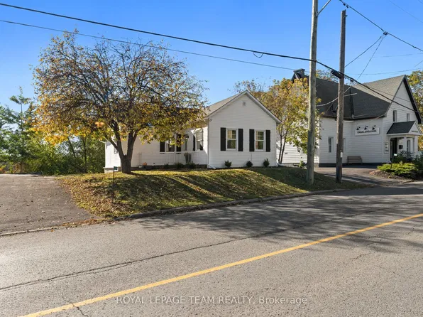 5584 Manotick Main St, Ottawa, ON K4M 1E2