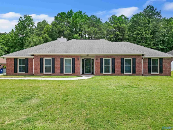 137 Castleton Dr, Harvest, AL 35749