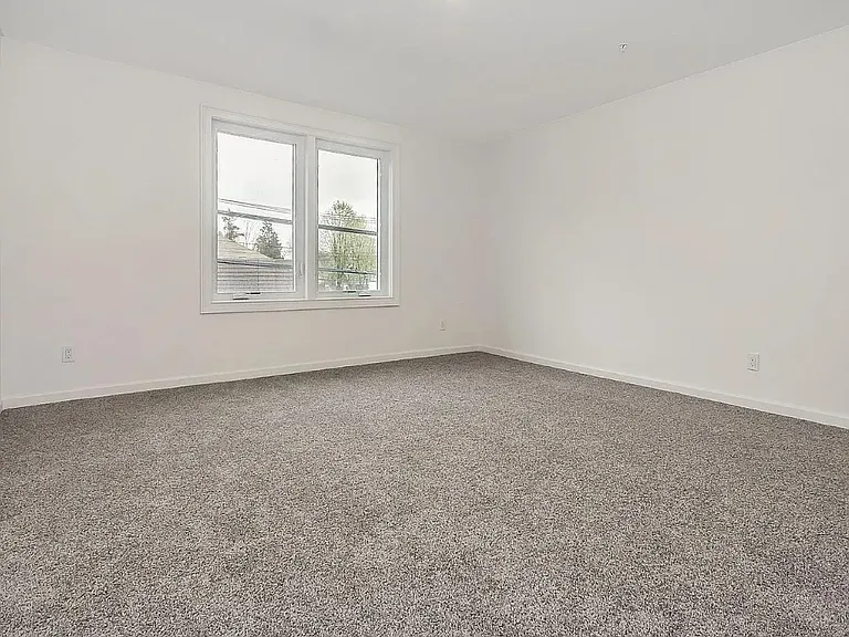 43-53 Mineola Ave #3 — Photo 6