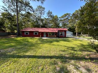 99 Pine St, Freeport, FL 32439