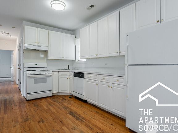 2nd image of 2901 N Hoyne Ave #3F
