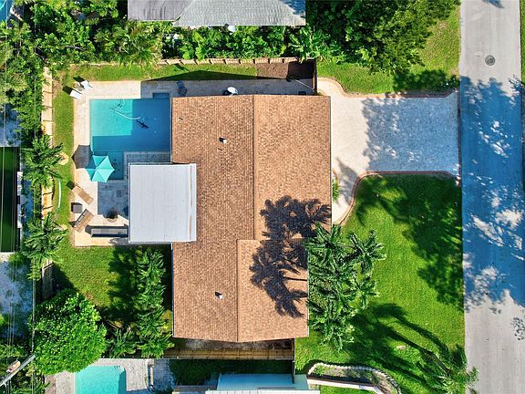 2nd image of 807 SE 10th Terrace