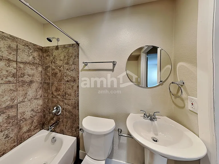 13725 Kearney St — Photo 32