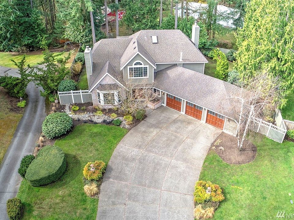 Welcome to Skyfire Ridge! This luxury home has been designed for the ultimate in Northwest style and comfortable elegance. Natural elements abound with warm woods and slate, granite, soaring ceilings and walls of windows. As you enter this gorgeous home, you'll be drawn to the warm and inviting living room and elegant dining room featuring a superb built in buffet. The unparalleled kitchen boasts commercial grade appliances, gorgeous cabinets and clever additional features that delight at every turn--you really must come and see this Chef's dream! The open-concept flow provides for easy entertaining, uniting the informal dining and family rooms. Walls of windows and glass double doors will draw you outside where you can extend your living and entertaining to the tranquil, expansive patio, seating area and lush perennial landscaping. The master suite is a luxurious retreat with a spa-like ensuite bath and separate sitting room that serves as a bedroom as well. 