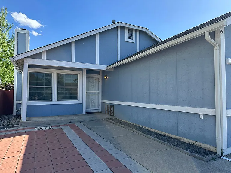 1213 Lawton Ct — Photo 1