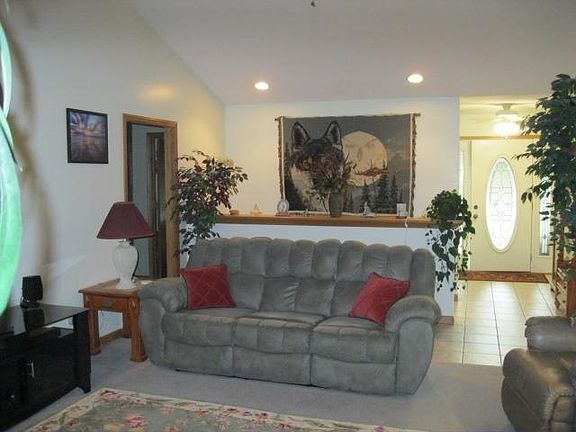 4th image of 141 Megan Ln