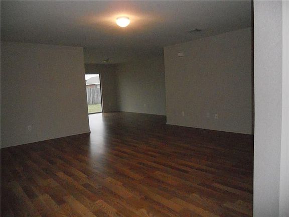 4th image of 212 Vivian Dr