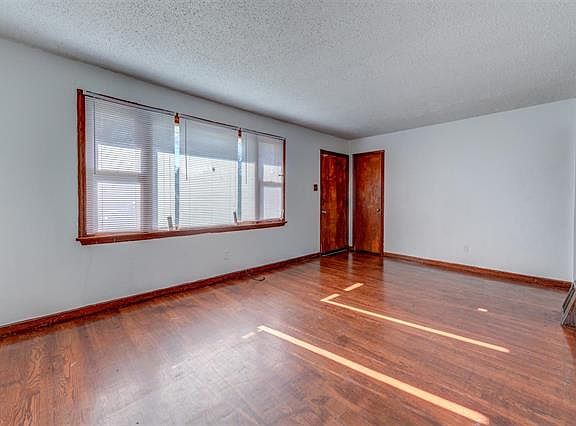 3rd image of 9417 Echo Ln