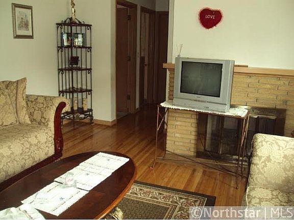 4th image of 3605 Admiral Lane N