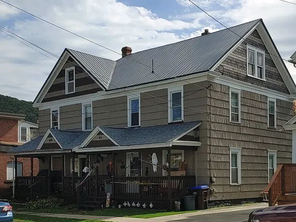 409 5th St, Franklin, PA 16323