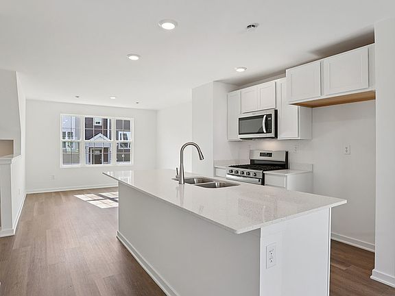 3rd image of 6560 Linden Trl #D