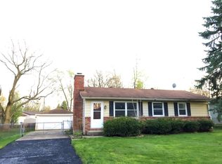 3 Dolphin Ct, Oswego, IL 60543