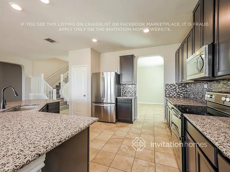 220 Colonial Blf — Photo 6