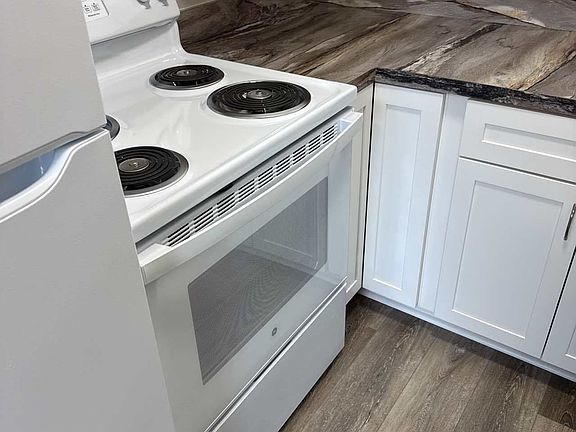 2nd image of 437 Hewitt Ave #11490249