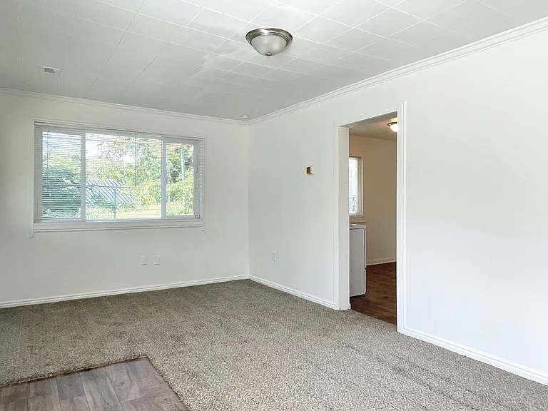 307 N 100 W — Photo 4