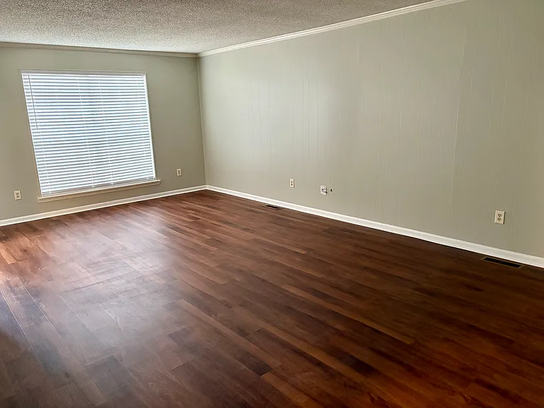Spacious living room!
