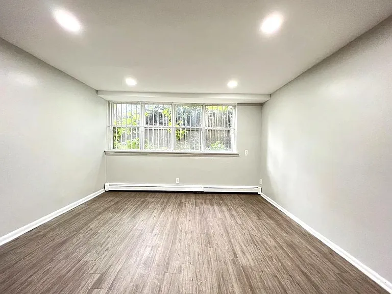 386 Stuyvesant Ave #20-B — Photo 2
