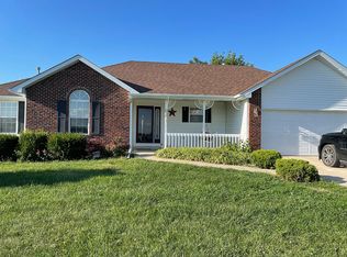 215 W Gano Chance Dr, Centralia, MO 65240