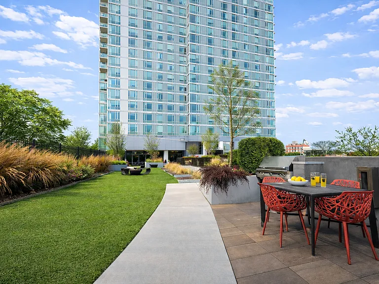 1524 Sheepshead Bay Rd #19F — Photo 9