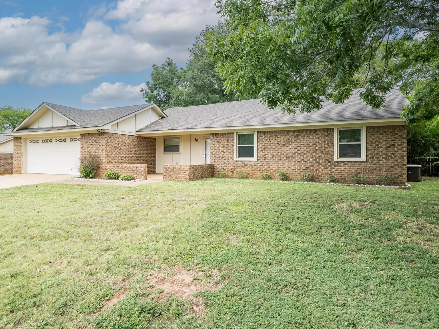 701 Partridge Ln — Photo 3