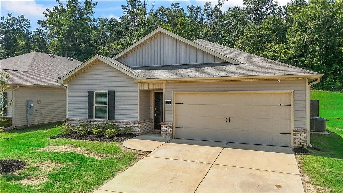 4 bed, 2.0 bath, 1506 sqft — Photo 2
