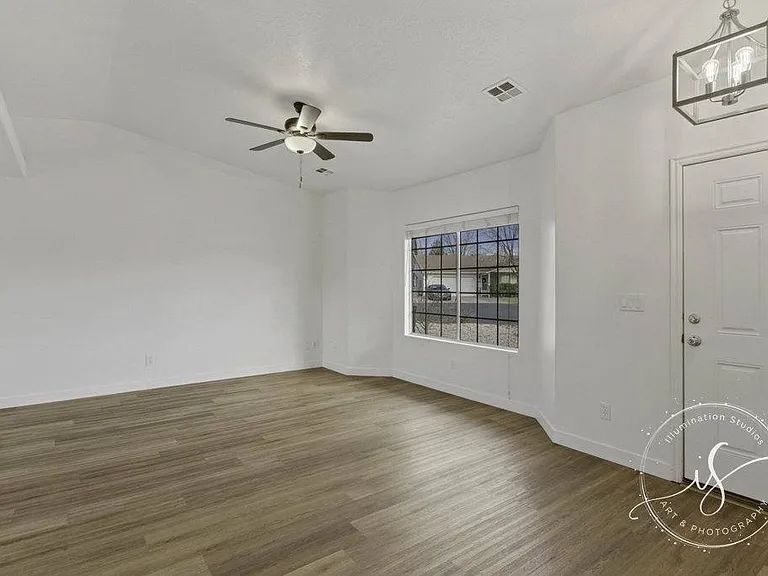 772 S 220 East Cir — Photo 2