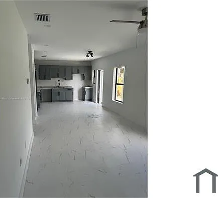 325 NW 11th St #1 — Photo 10