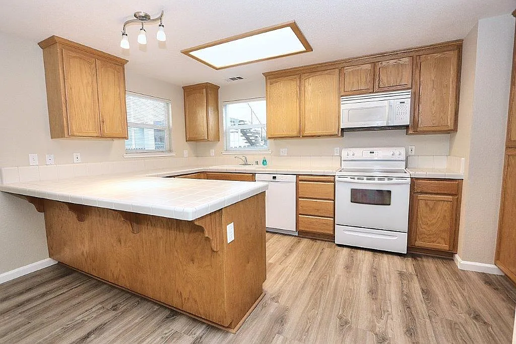2 bed, 2.5 bath, 1150 sqft, $2,650 — Photo 3