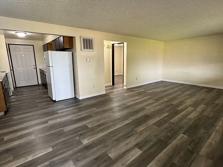4201-4209 Maple Ave — Photo 4
