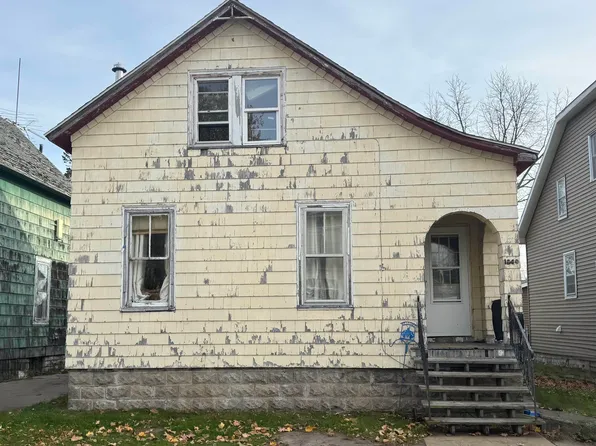 1849 Liberty St, Marinette, WI 54143
