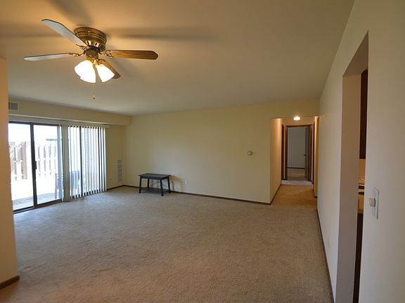 4th image of 817 Oakton St APT 102