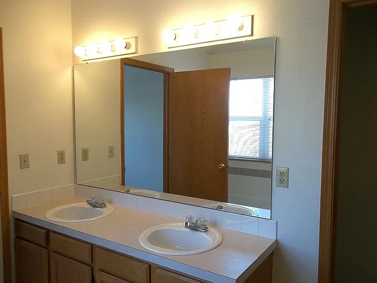 3425 Red Mountain Dr — Photo 7
