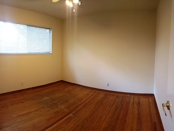 5th image of 540 University Dr APT 2