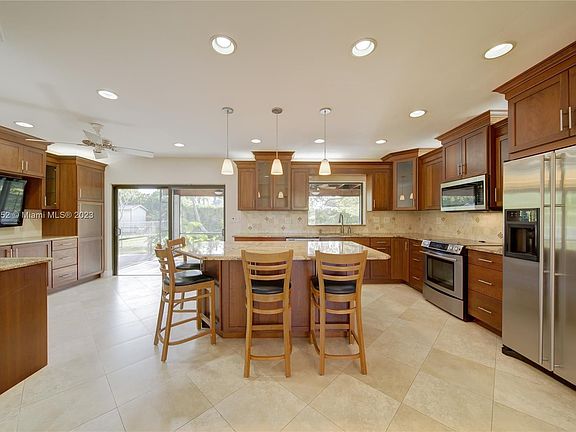 4th image of 17521 SW 84th Ct