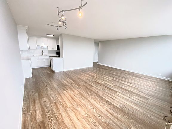 4th image of 4250 N Marine Dr APT 2026