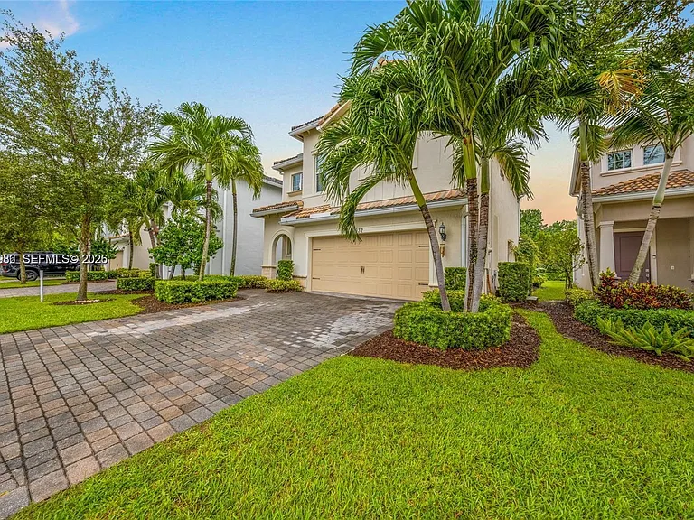 932 Banyan Dr — Photo 32